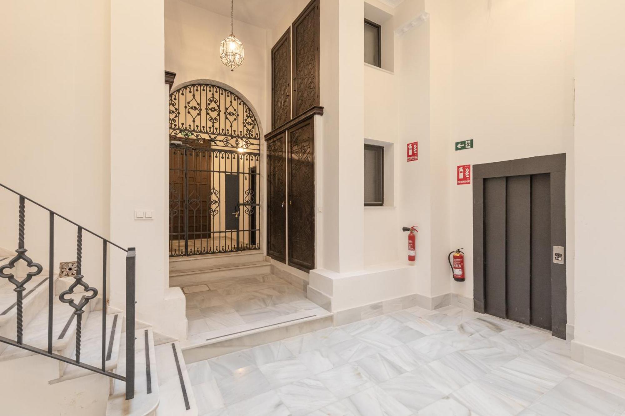 San Luis Downtown & Pool Apartment Sevilha Exterior foto