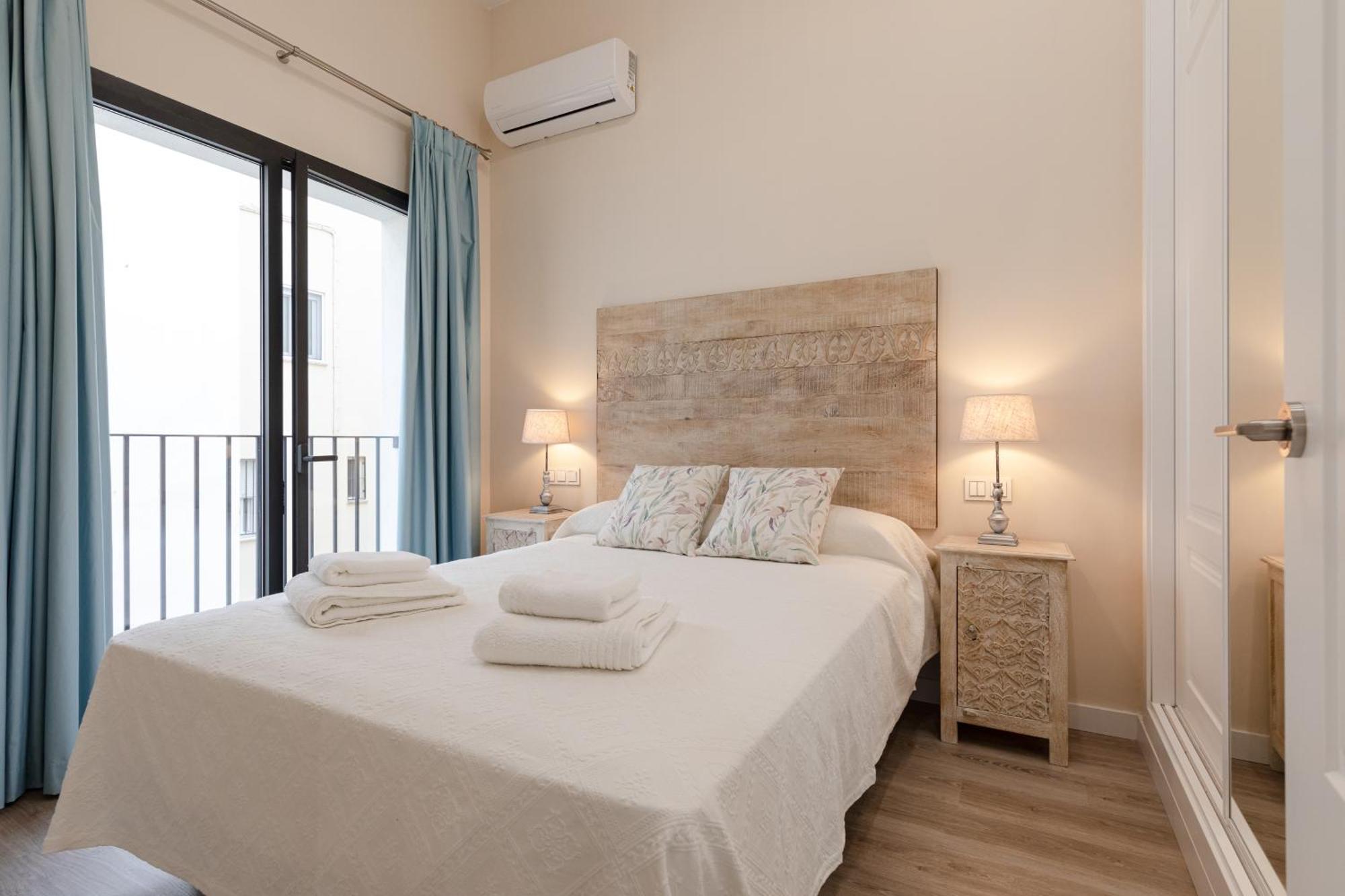 San Luis Downtown & Pool Apartment Sevilha Exterior foto