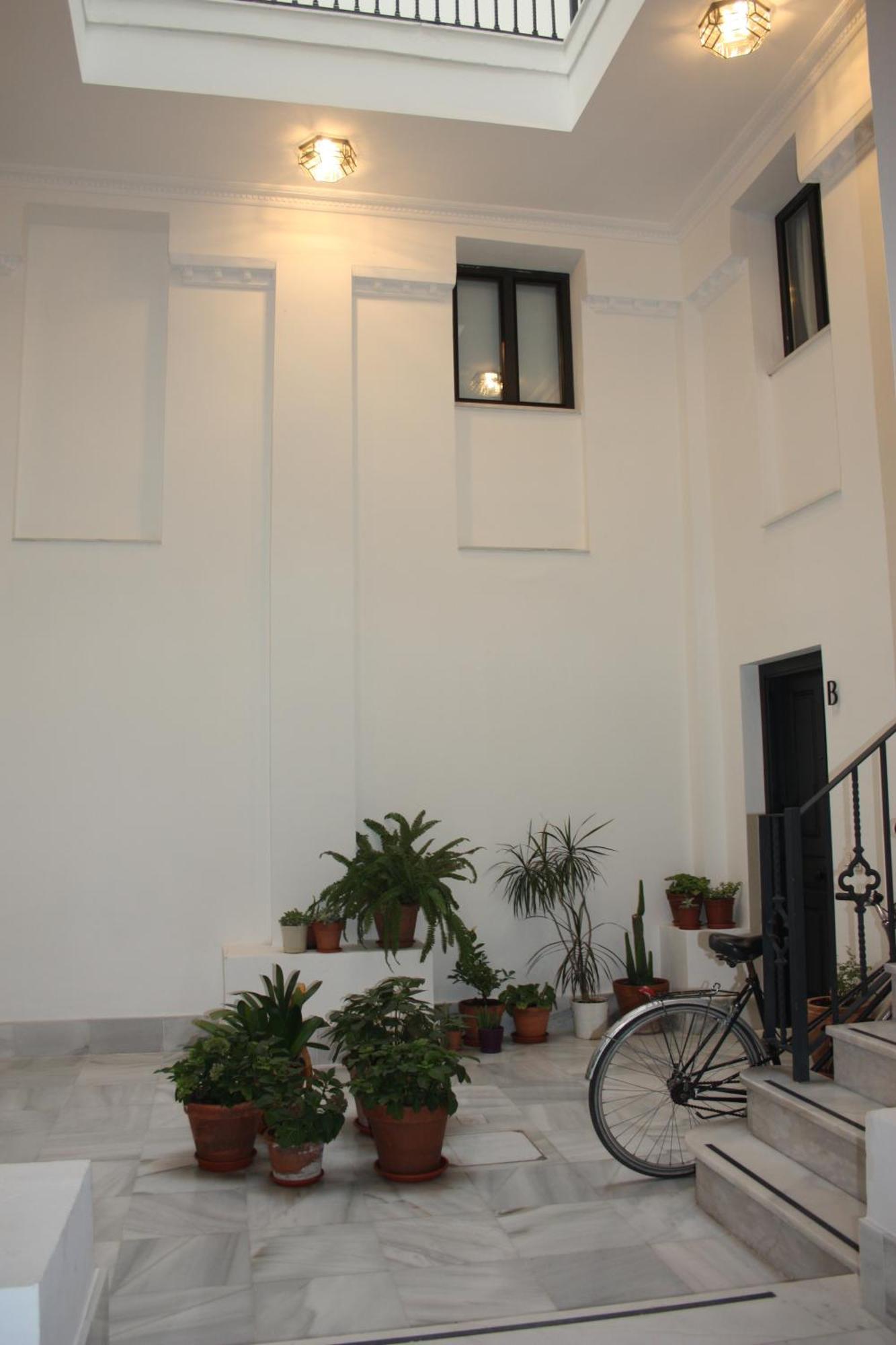 San Luis Downtown & Pool Apartment Sevilha Exterior foto